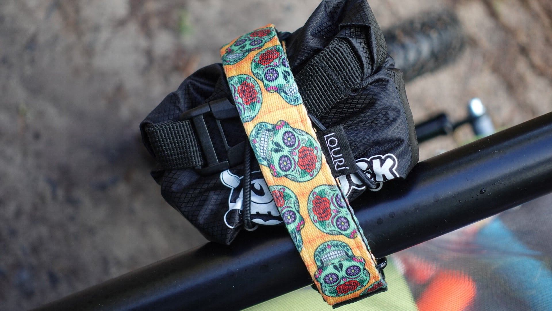 Huck dry bag mounted